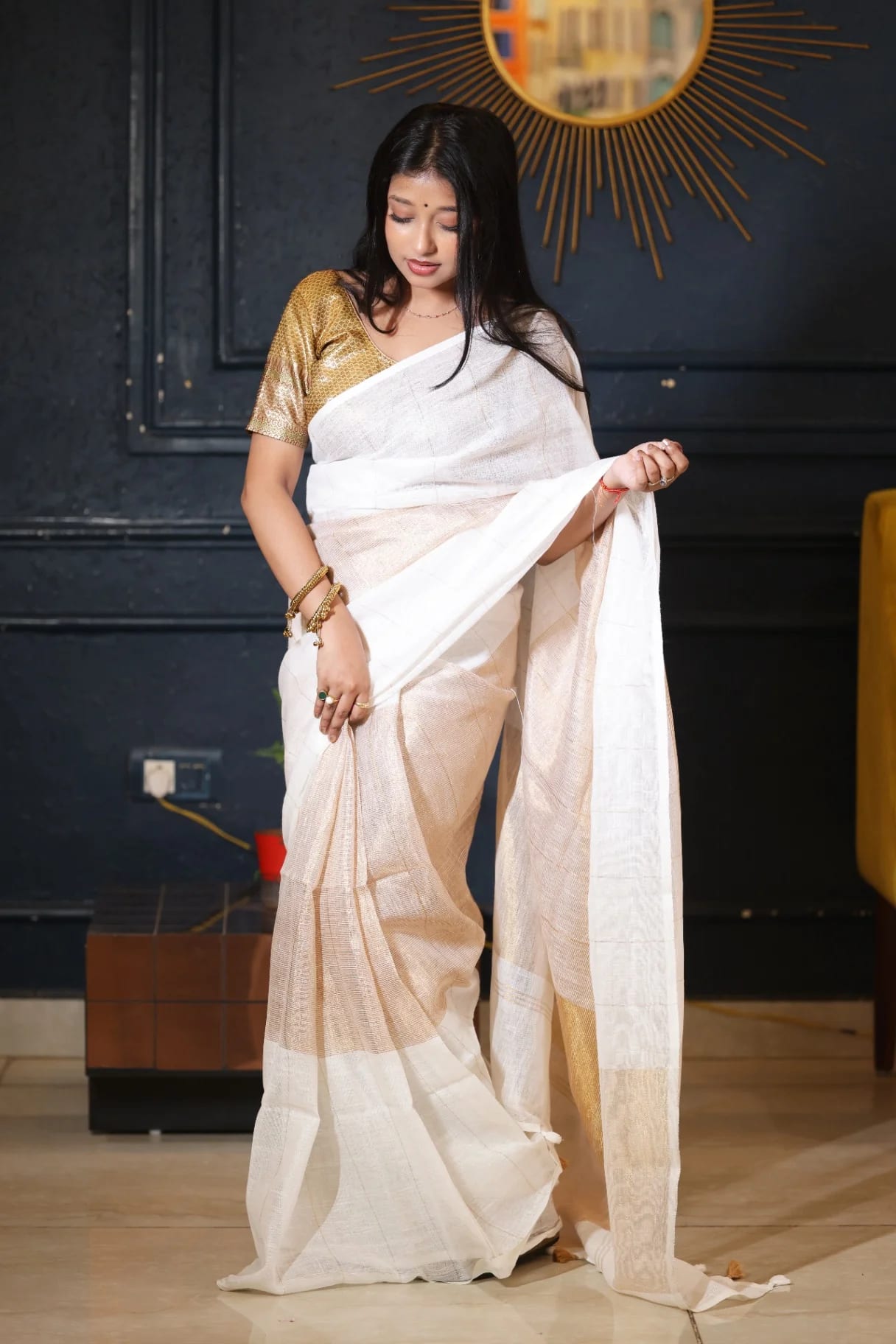 Golden Veil Premium Pure Linen Saree - Image 1