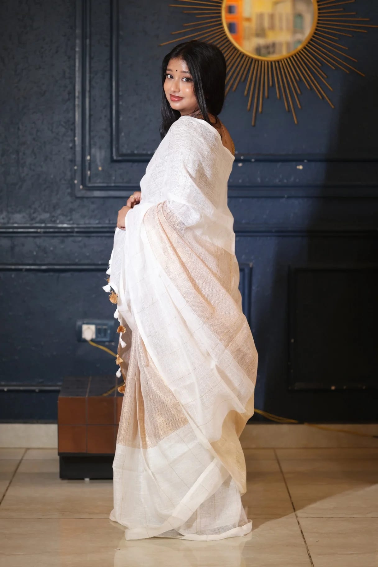 Golden Veil Premium Pure Linen Saree - Image 4