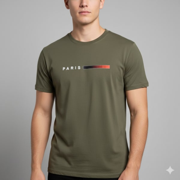 Hombre con camiseta verde oliva con estampado de París