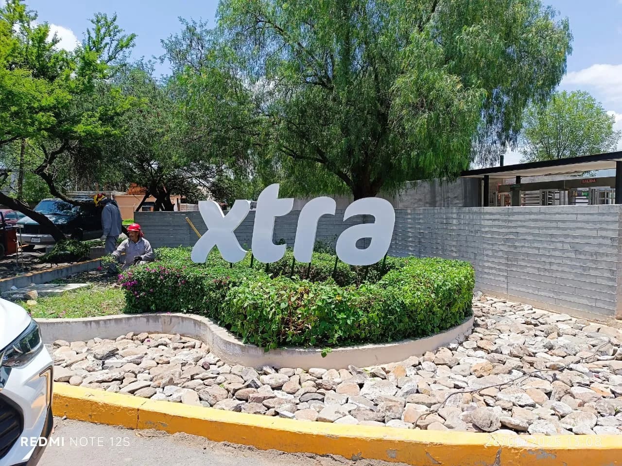 Anuncio de letras 3D acrílico con vinil traslucido e iluminación led