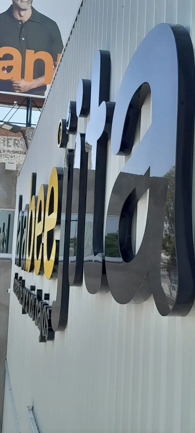 Letras 3D en Aluminio dorado con iluminación led