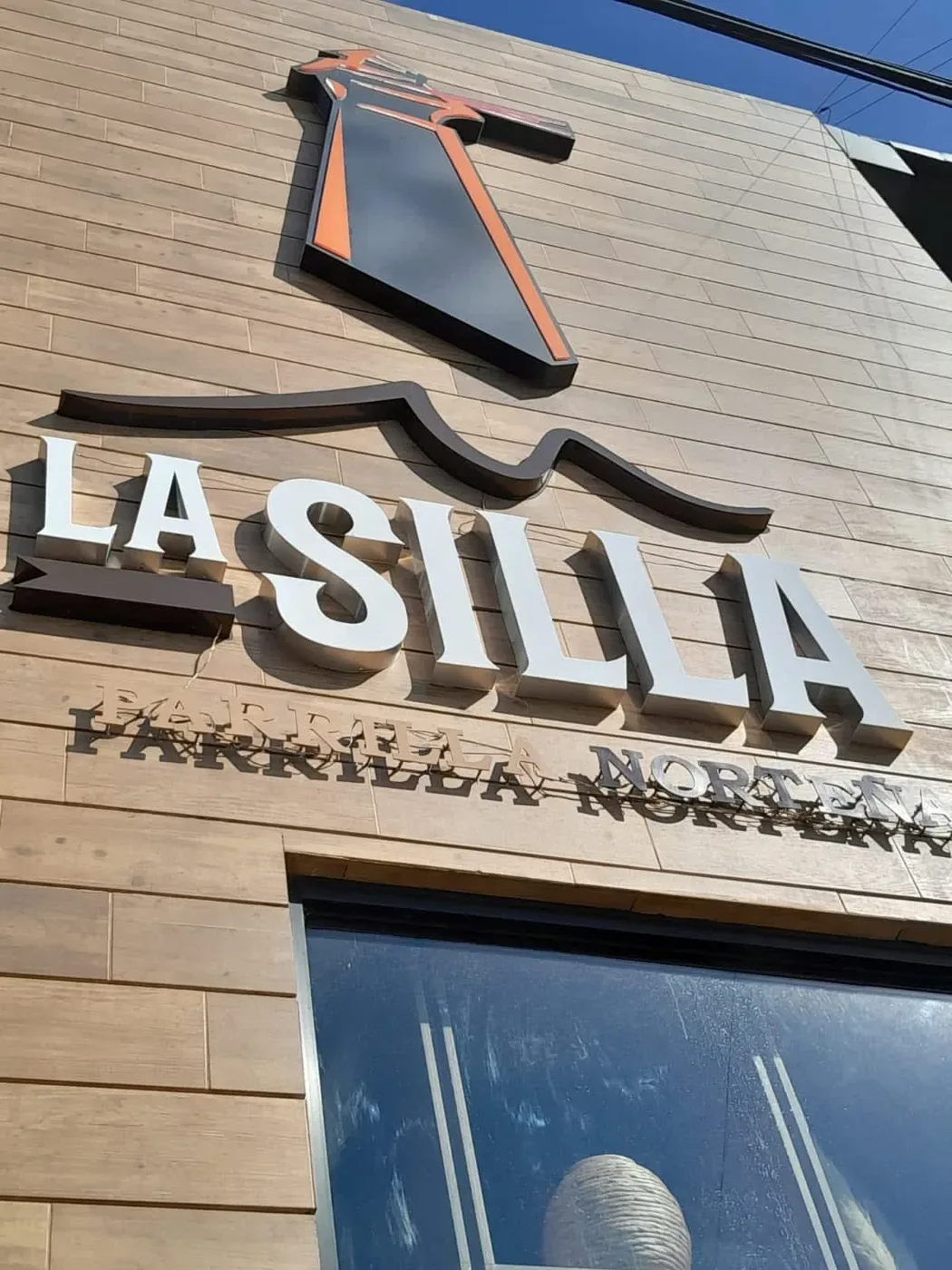 Channel letters in leon