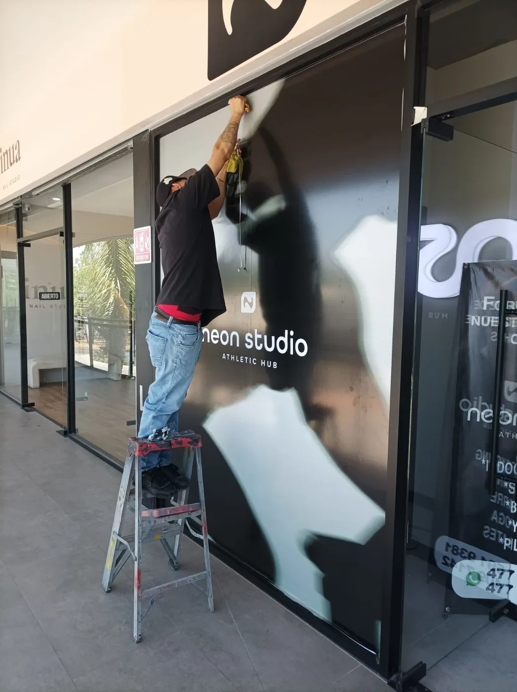 Anuncio luminoso , letras de acrilico 3D