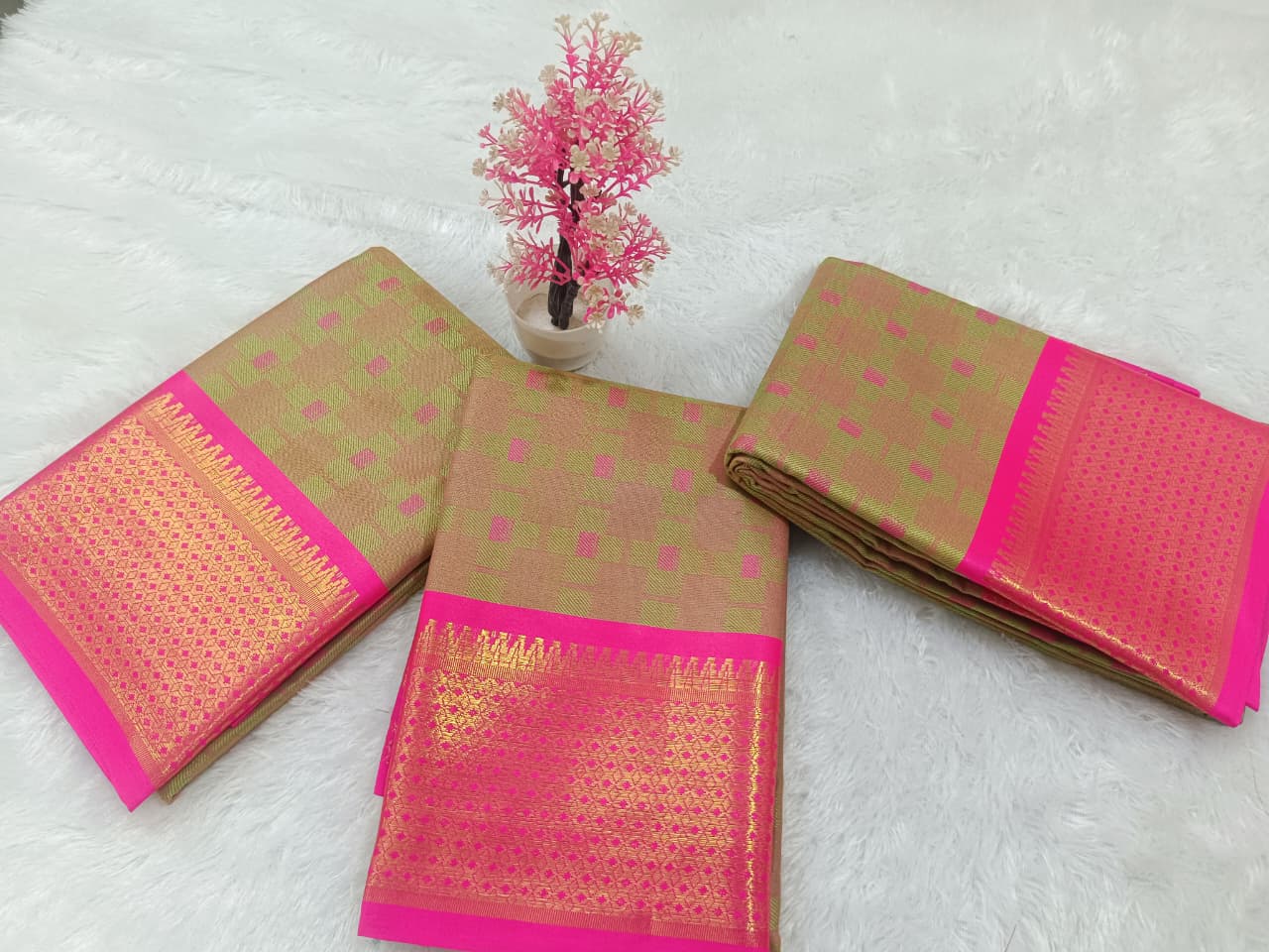 Kayal emboss saree