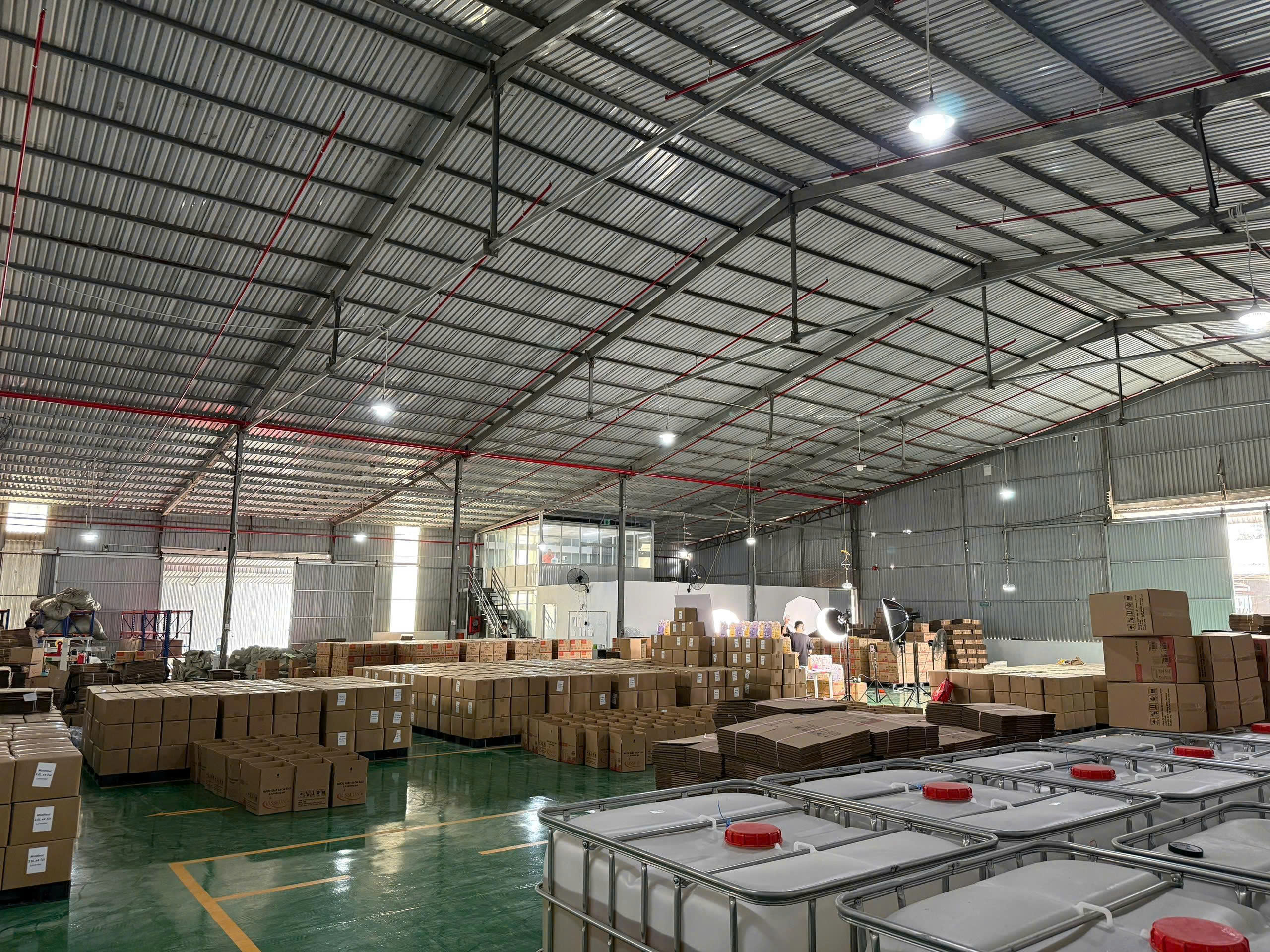 Kho hàng Lê Triết Mall 14