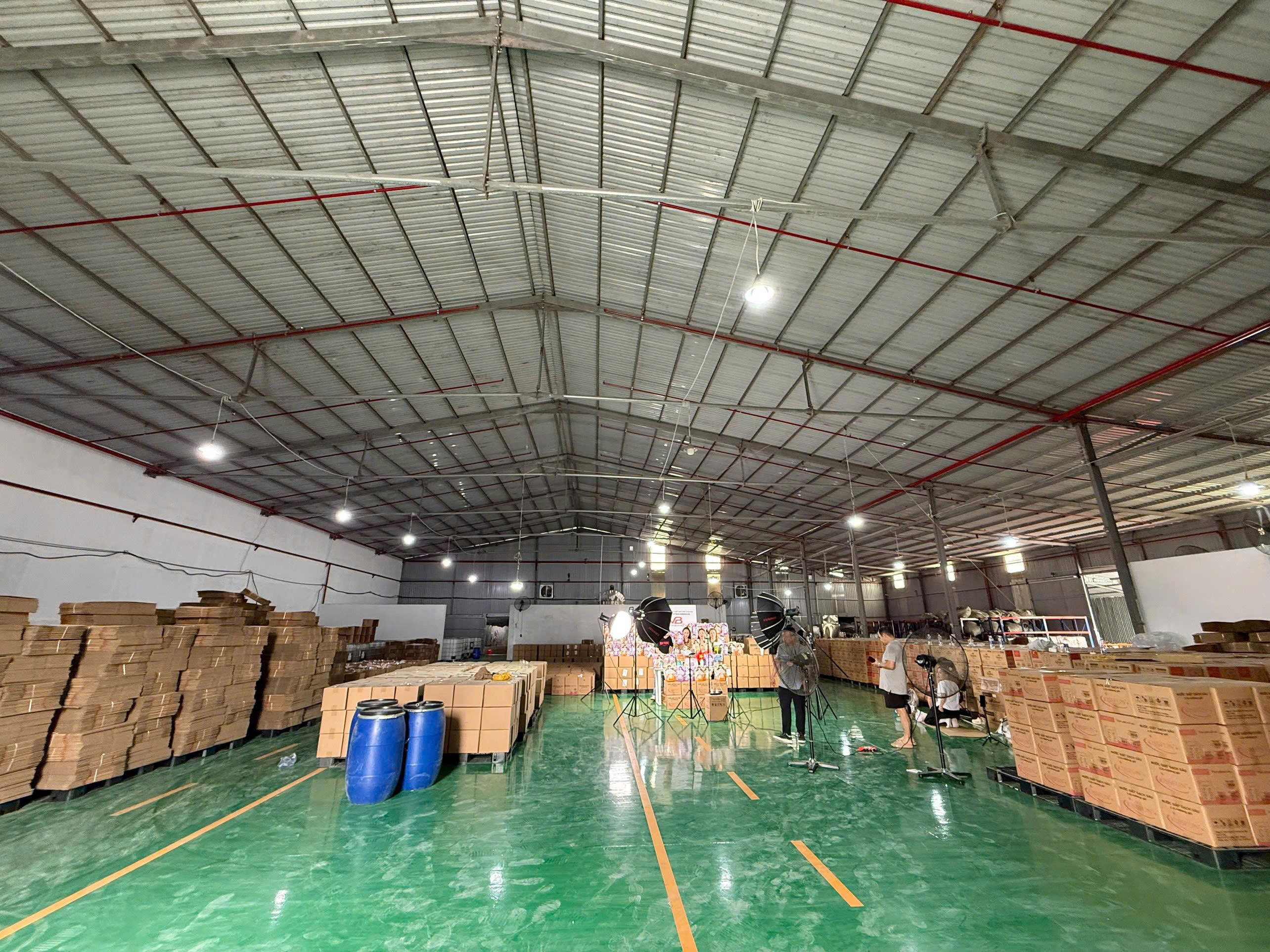 Kho hàng Lê Triết Mall 13