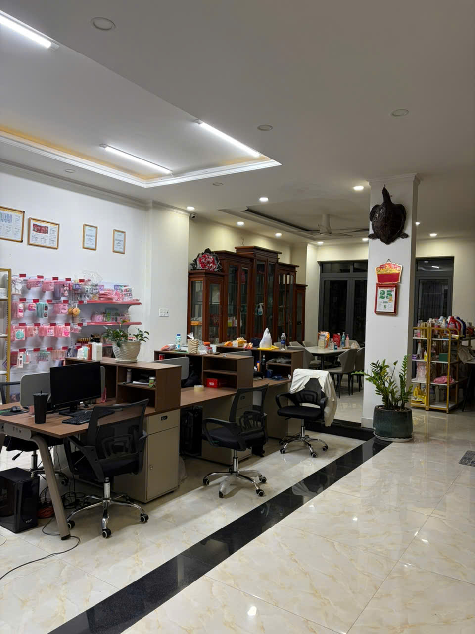Kho hàng Lê Triết Mall 10