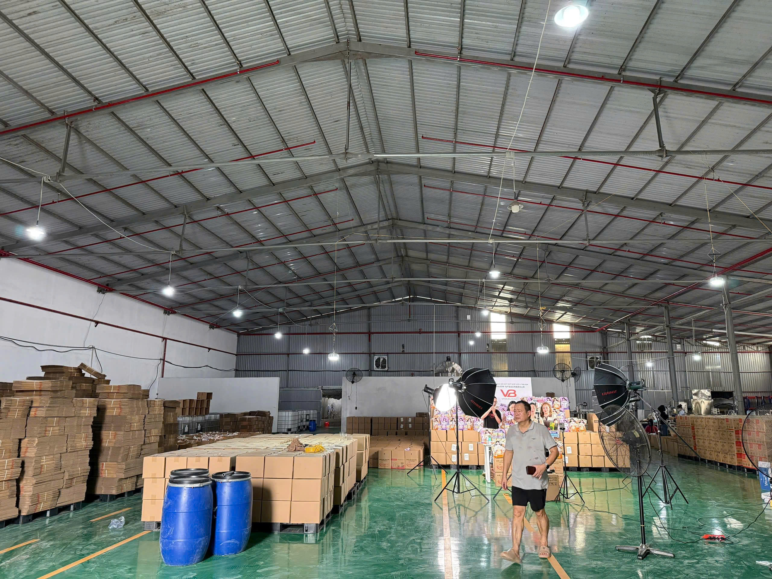 Kho hàng Lê Triết Mall 1
