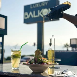 Balkon Cafe Lara