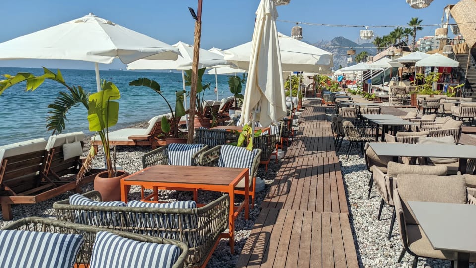 KUKİ BOX BEACH LOUNGE
