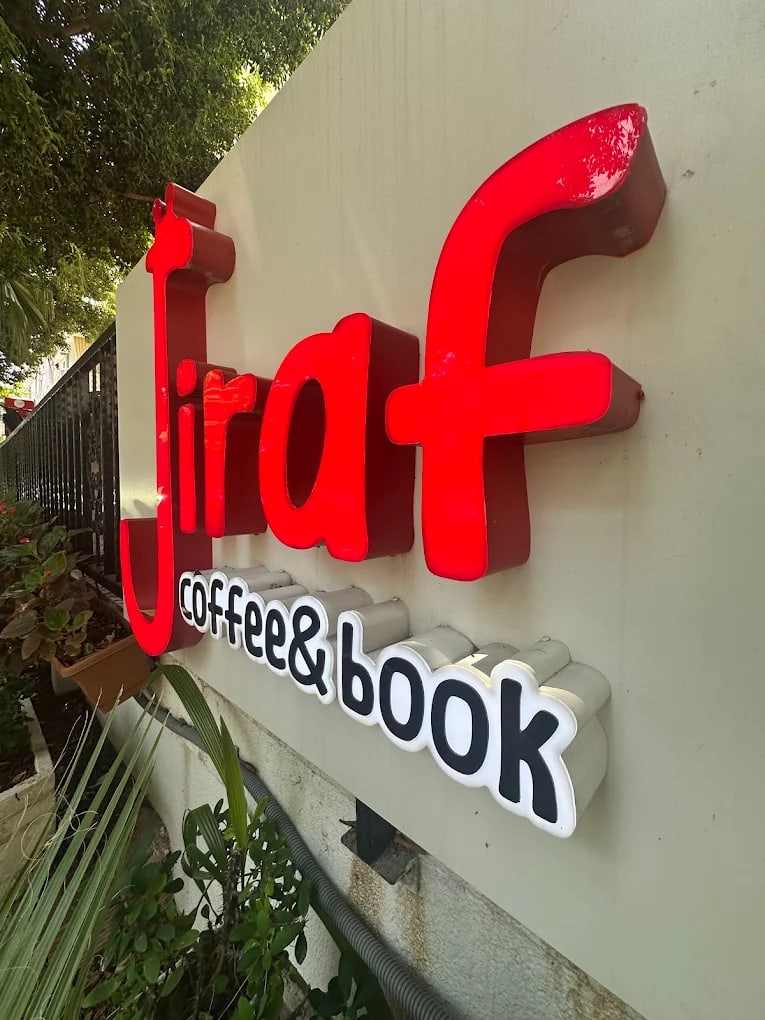 Jiraf Coffee & Book