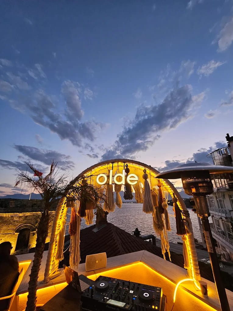 Olde Rooftop