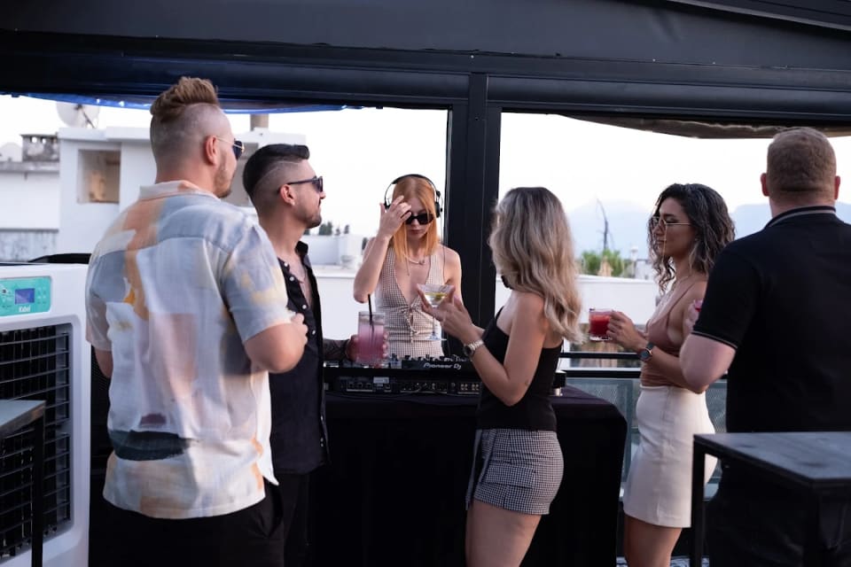 Solo Roof & Cocktails