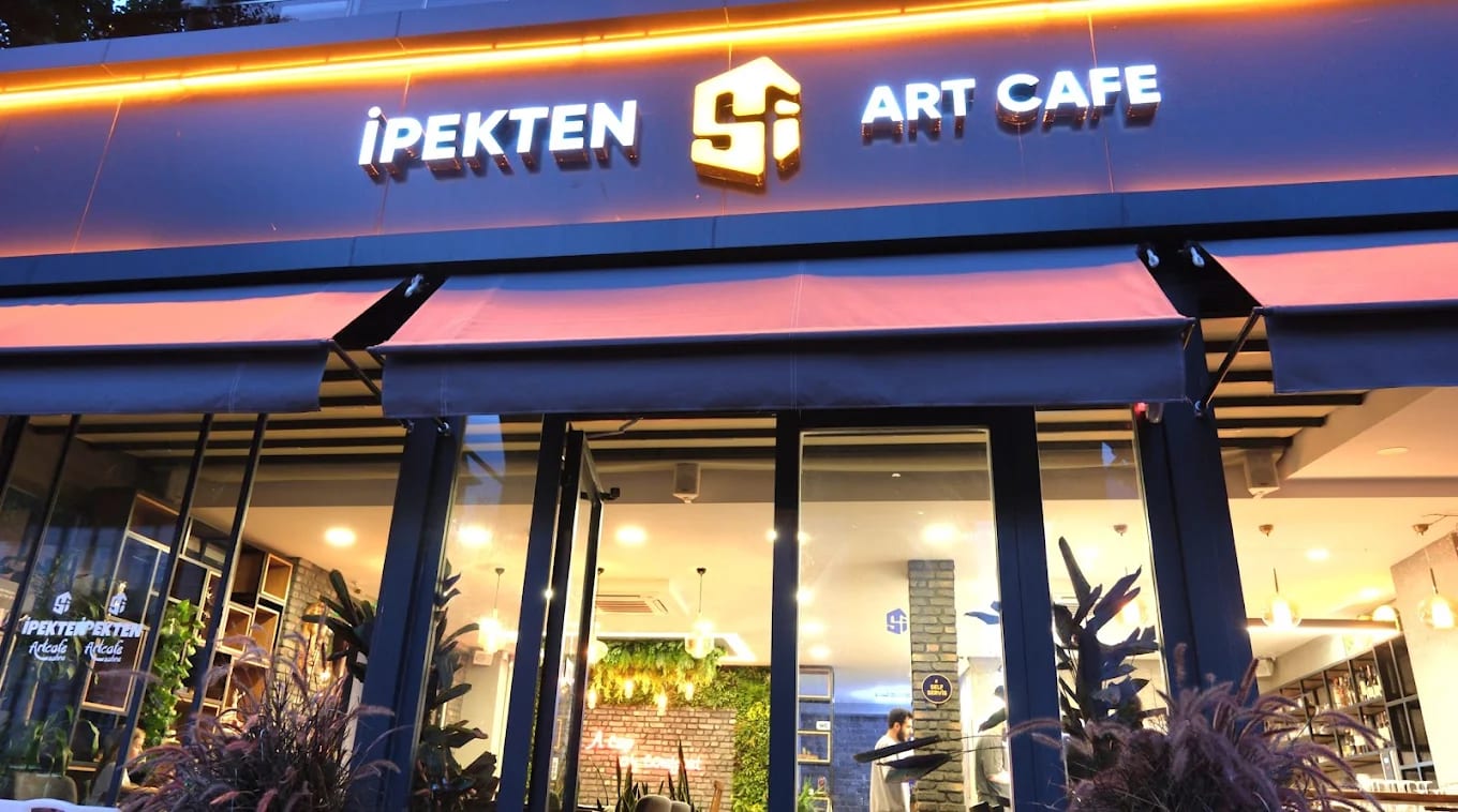 İpekten Art Cafe Sahne - Kapak Fotoğrafı