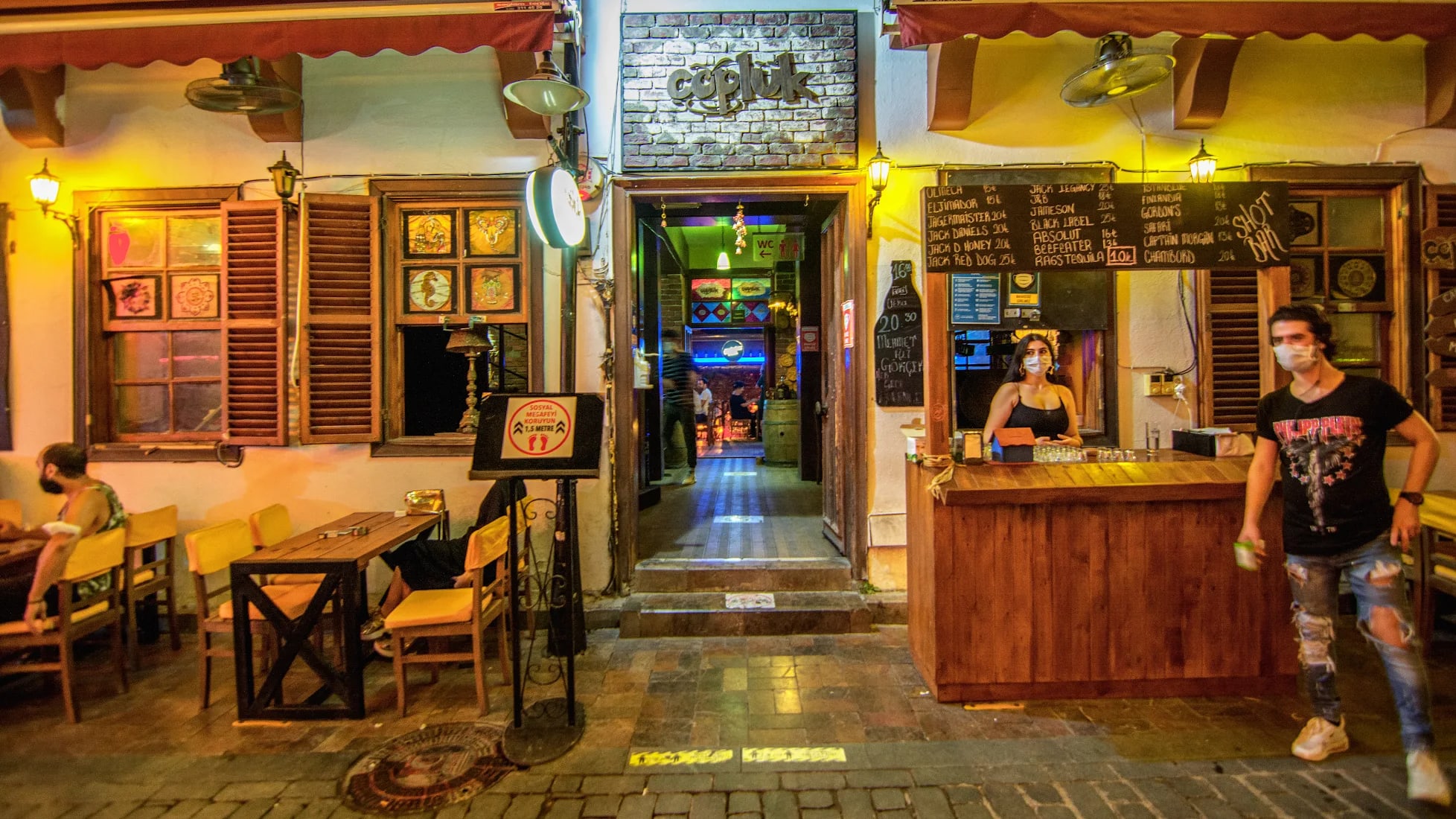 Çöplük Cafe & Bar - Kapak Fotoğrafı