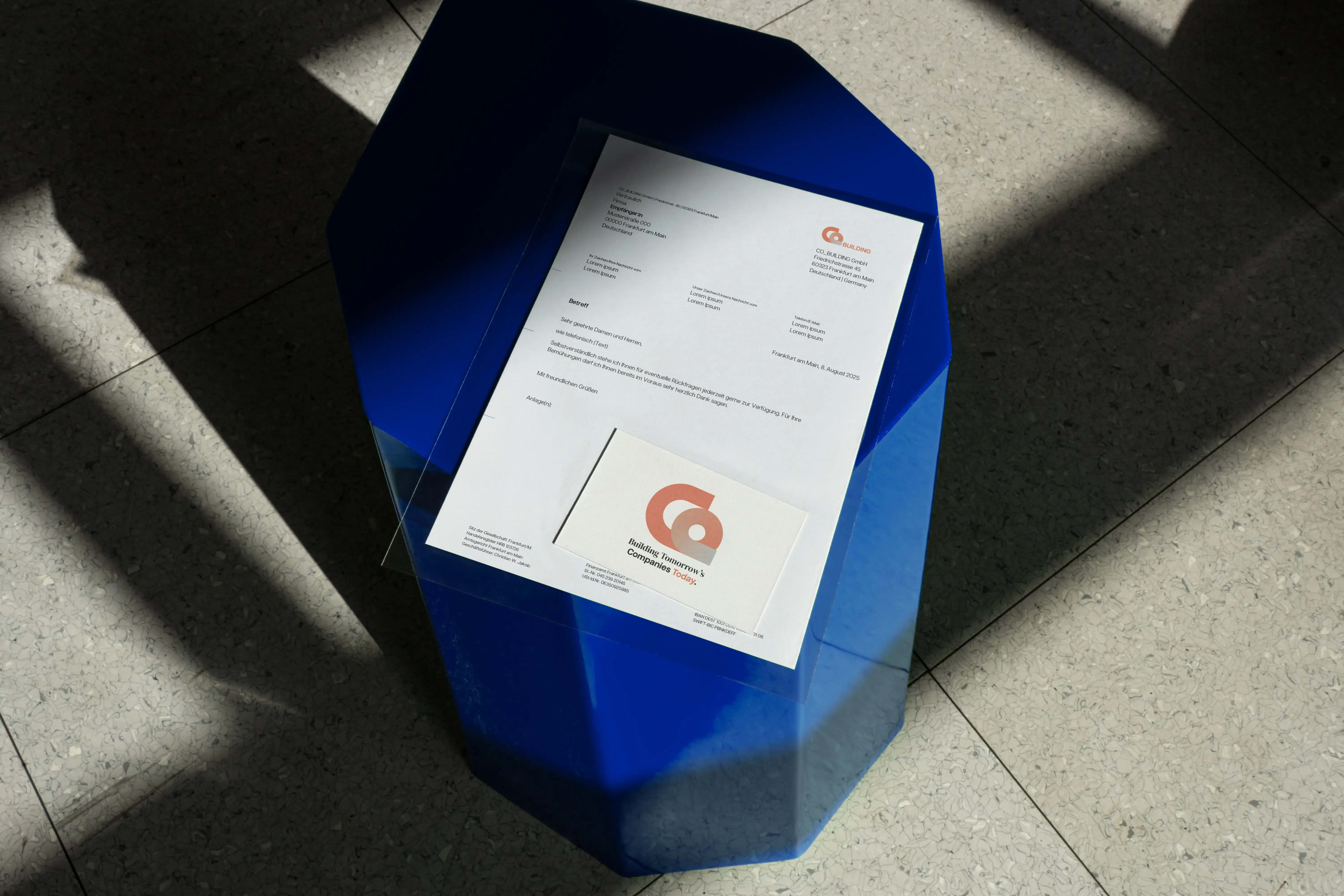 Visitenkarte und Briefpapier komplettieren als Printmedien das New-Paket.