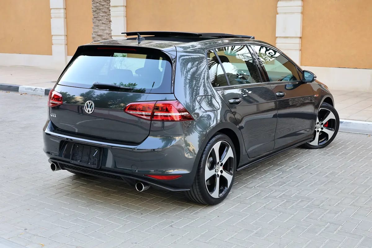 Volkswagen Golf GTI 2017 - 134000km-GCC Specs - Excellent Condition - Thumbnail 4