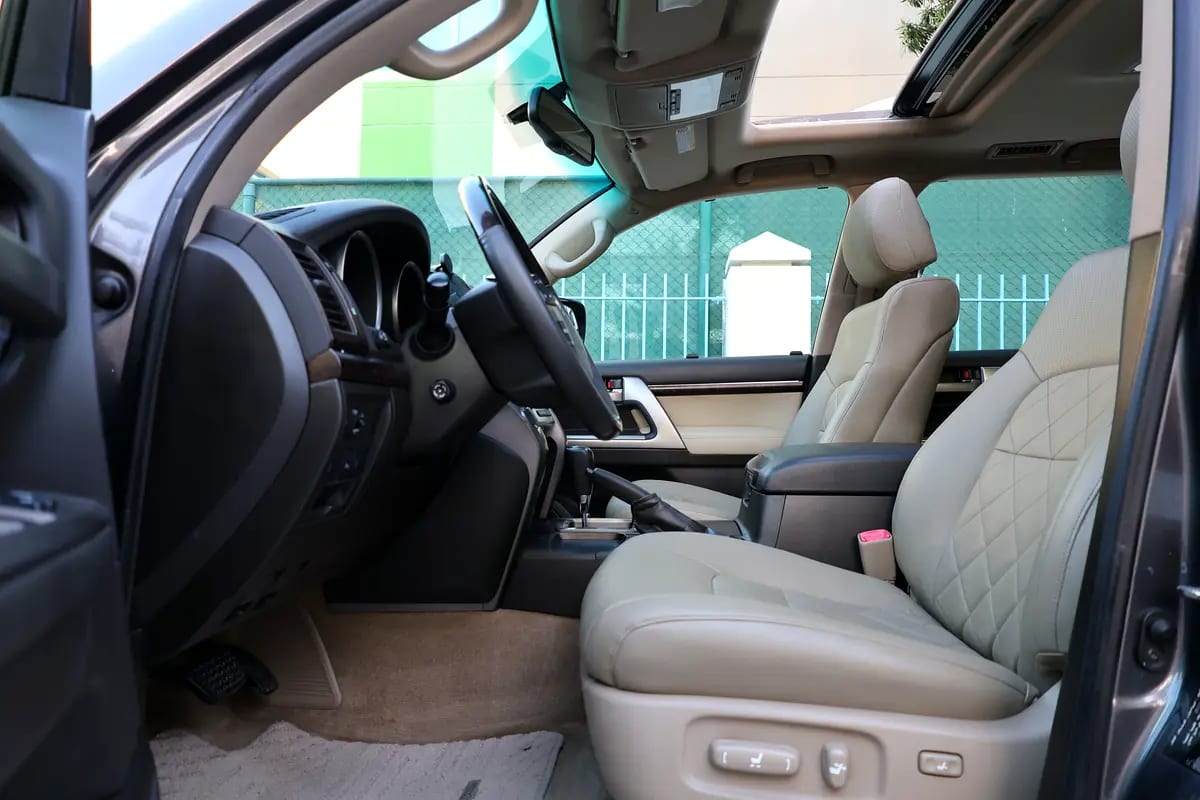 Toyota Land Cruiser VXR 2011 -153000KM- GCC Specs - Well Maintained - Thumbnail 9