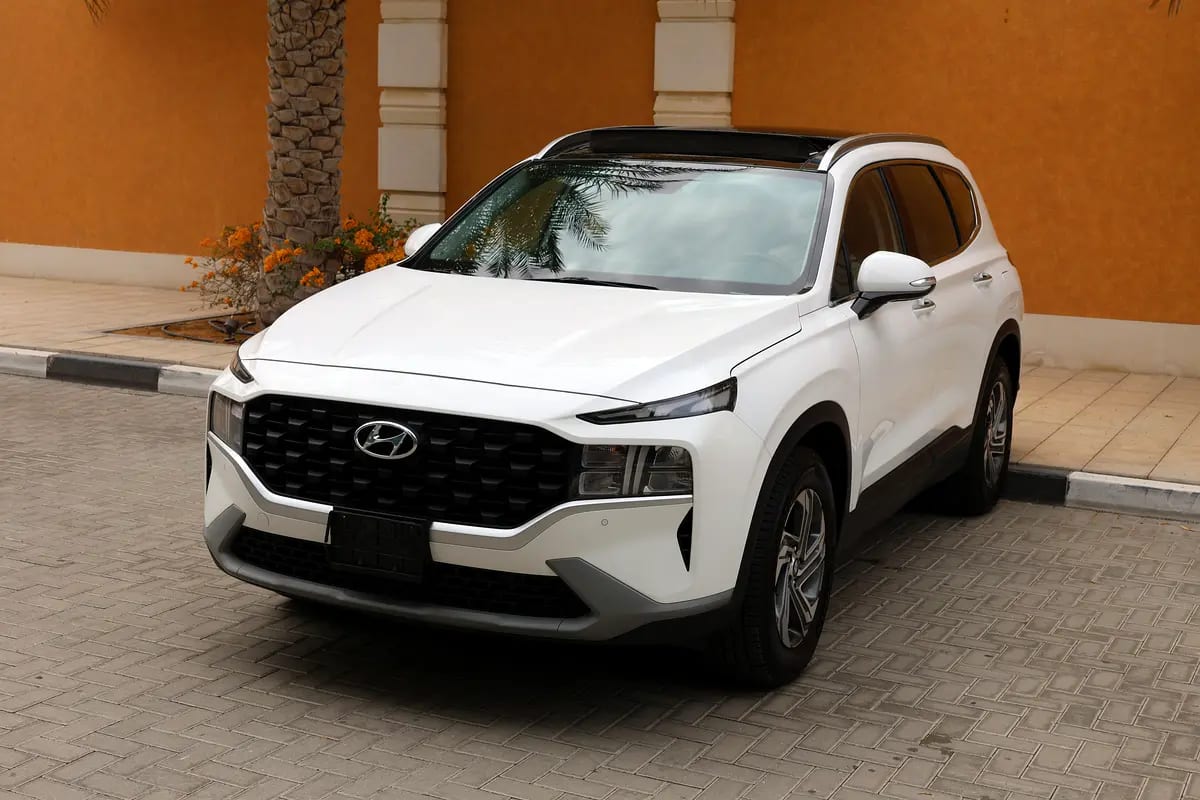 SANTA FE 2.5L ( COMFORT PLUS ) - GCC SPECS - UNDER WARRANTY UNTIL OCT 2028 - ACCIDENT FREE - - Thumbnail 3