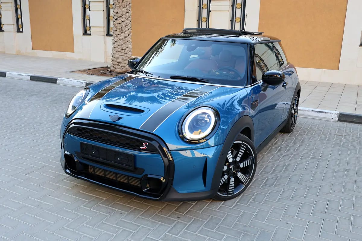 MINI COOPER S - GCC SPECS - UNDER WARRANTY / SERVICE CONTRACT - ACCIDENT FREE - FULL SERVICE HISTORY - Image 1