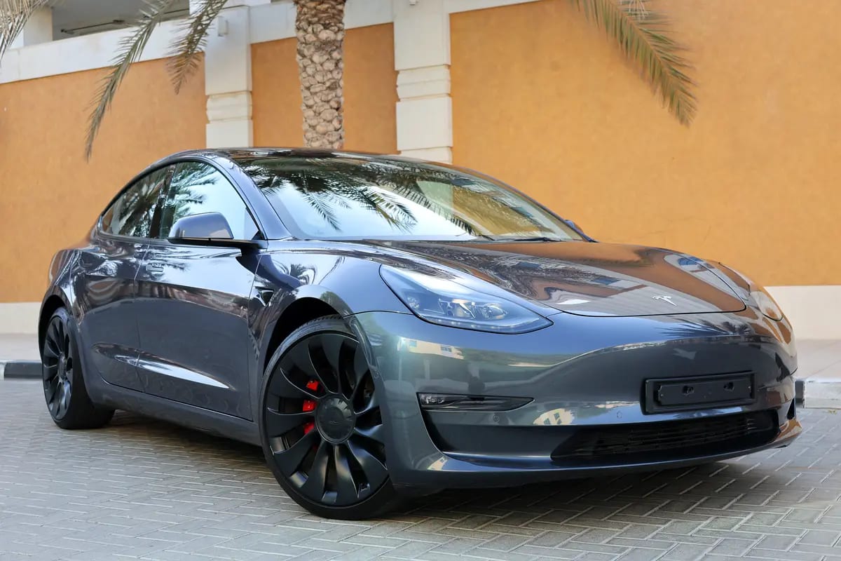 TESLA MODEL 3 PERFORMANCE - GCC SPECS - UNDER WARRANTY - FULL SERVICE HISTORY - ACCIDENT FREE - - Thumbnail 2