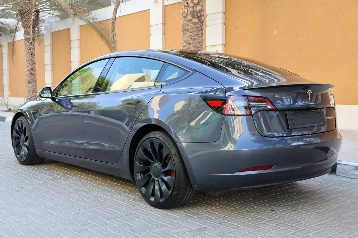 TESLA MODEL 3 PERFORMANCE - GCC SPECS - UNDER WARRANTY - FULL SERVICE HISTORY - ACCIDENT FREE - - Thumbnail 7