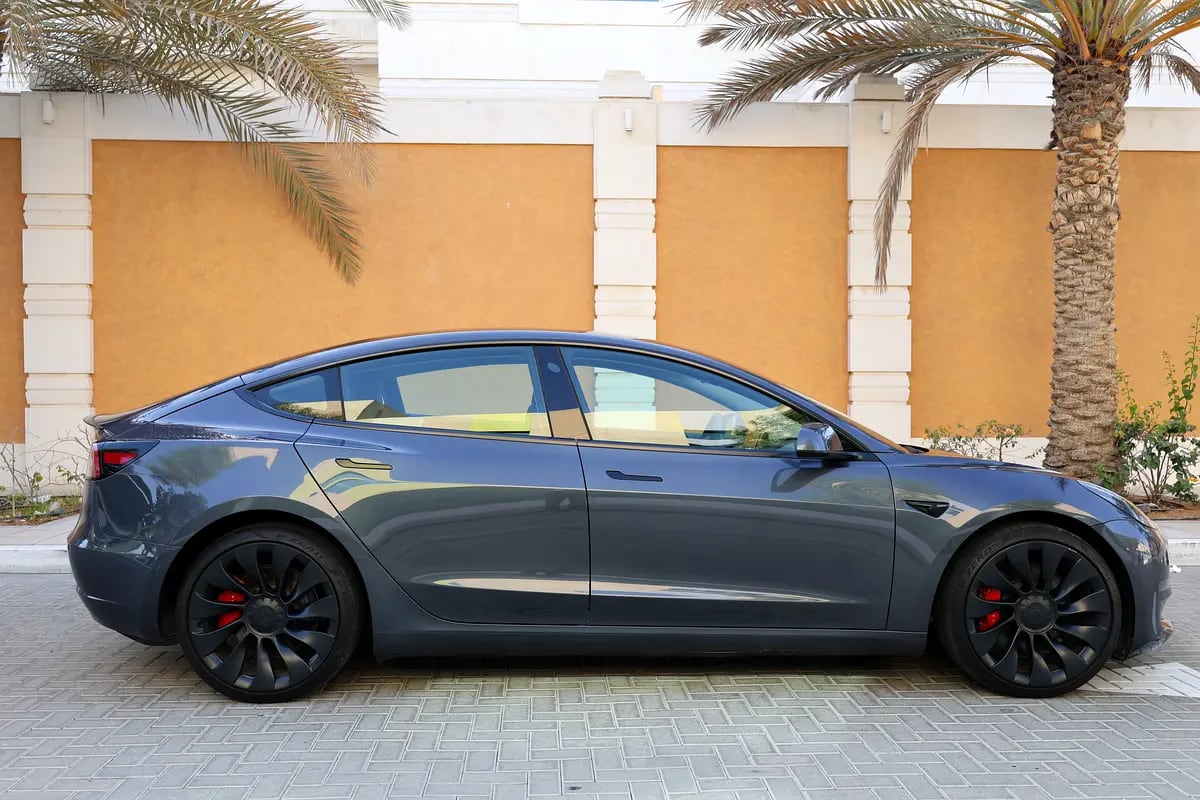 TESLA MODEL 3 PERFORMANCE - GCC SPECS - UNDER WARRANTY - FULL SERVICE HISTORY - ACCIDENT FREE - - Thumbnail 10