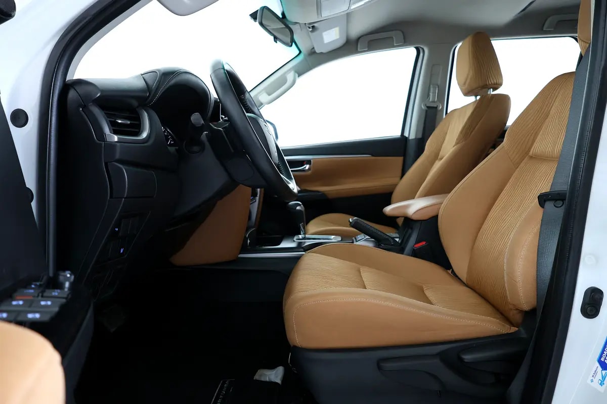 Toyota Fortuner GXR 2023 | GCC Specs | Low Mileage 46000km-Pristine Conditiom - Thumbnail 9