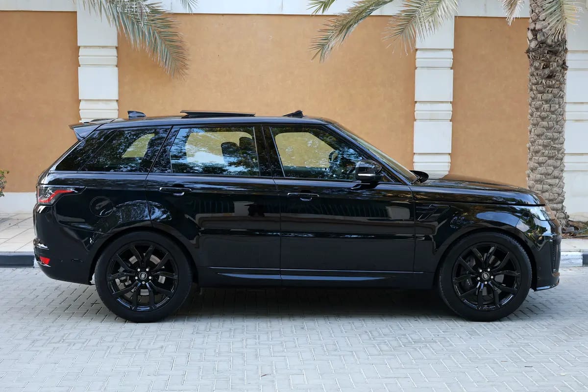 Range Rover Sport -2020-142000KM-GCC SPECS-EXCELLENT CONDITION SVR KIT at agency fix - Thumbnail 10