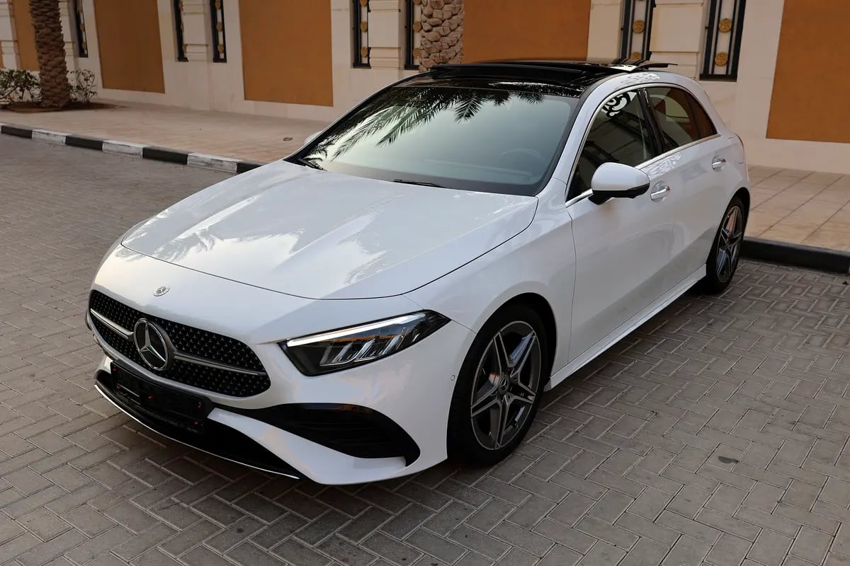 Mercedes-Benz A200 AMG-2024-11000KM-GCC SPECS- UNDER WARRANTY  SERVICE CONTRACT available black as w - Thumbnail 2