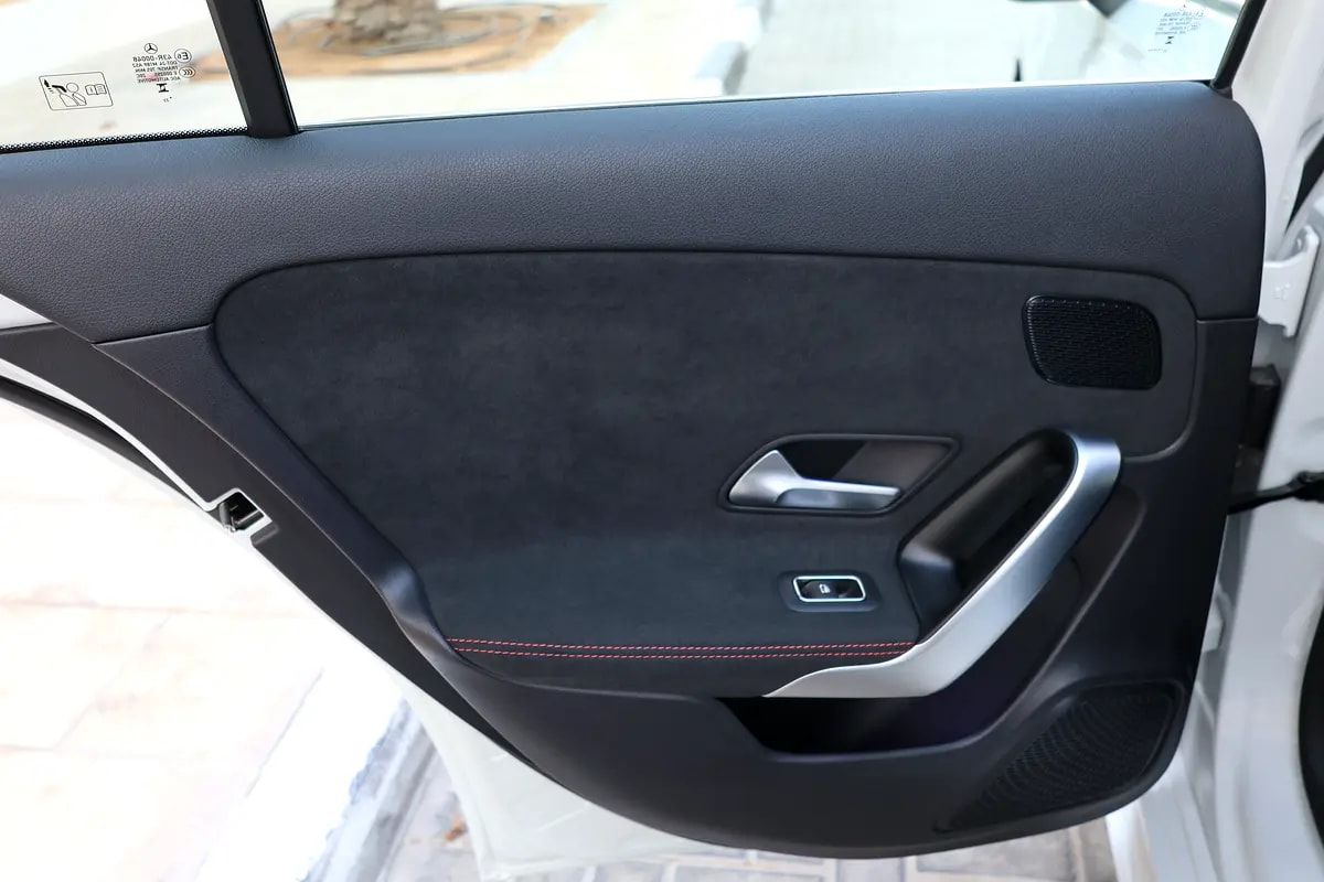 Mercedes-Benz A200 AMG-2024-11000KM-GCC SPECS- UNDER WARRANTY  SERVICE CONTRACT available black as w - Thumbnail 8