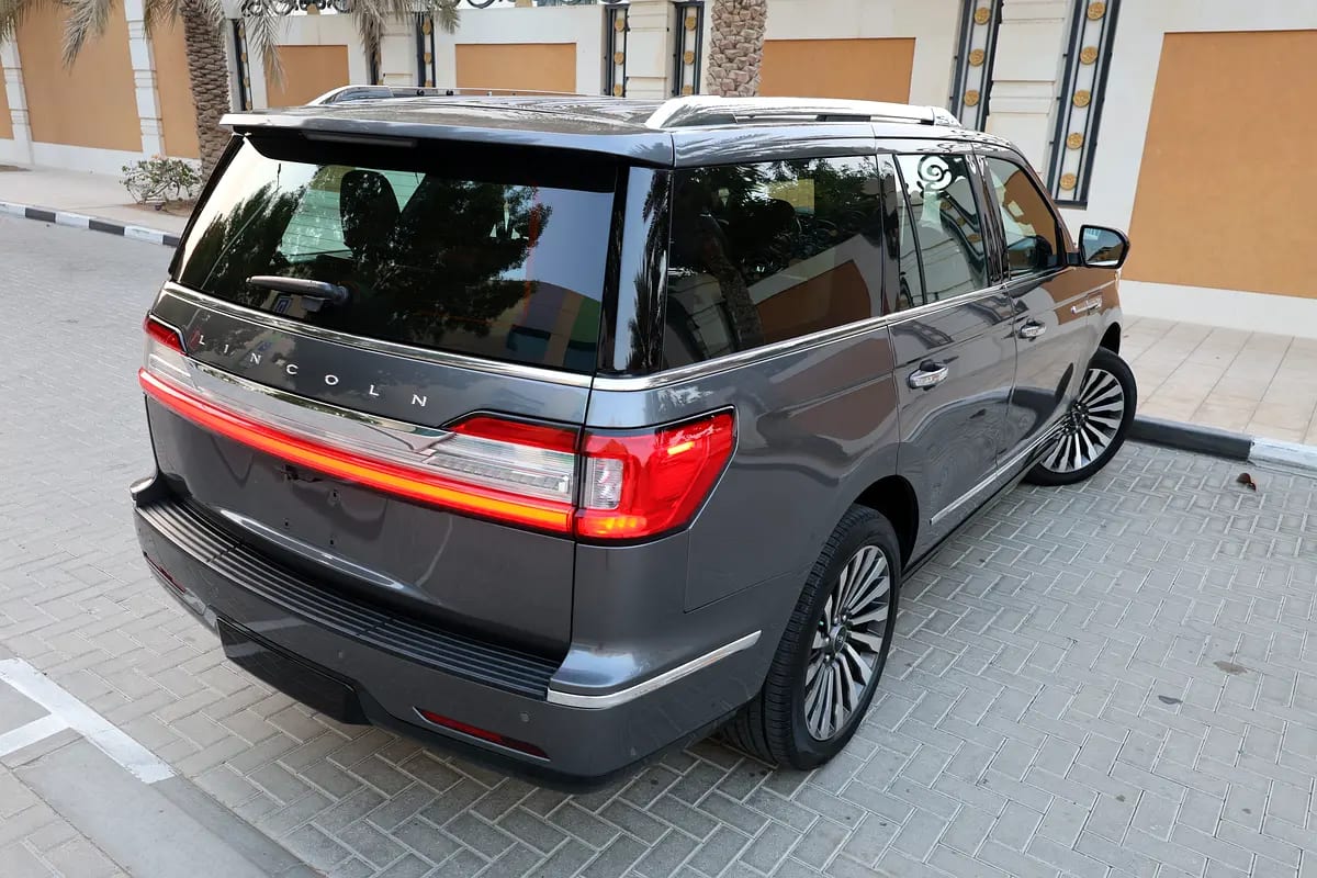 Lincoln Navigator-2021-127000KM-GCC SPECS-EXCELLENT CONDITION - Thumbnail 4
