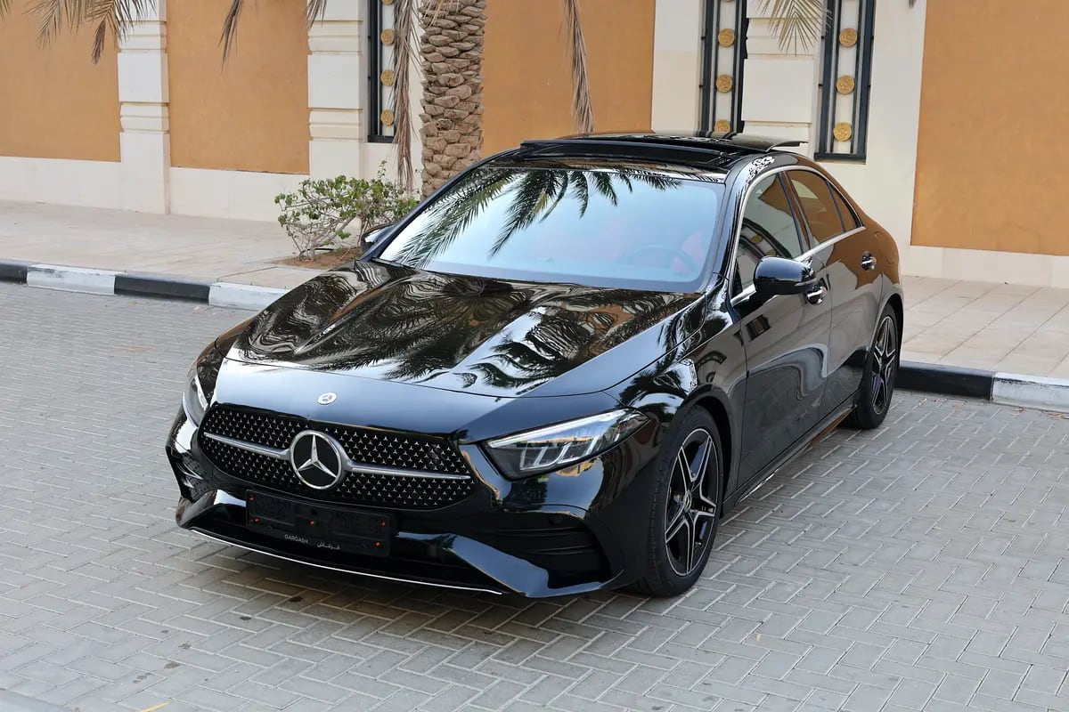 A200 AMG - GCC SPECS - UNDER WARRANTY / SERVICE CONTRACT 105,000 KM FROM GARGASH - ACCIDENT FREE - - Thumbnail 3