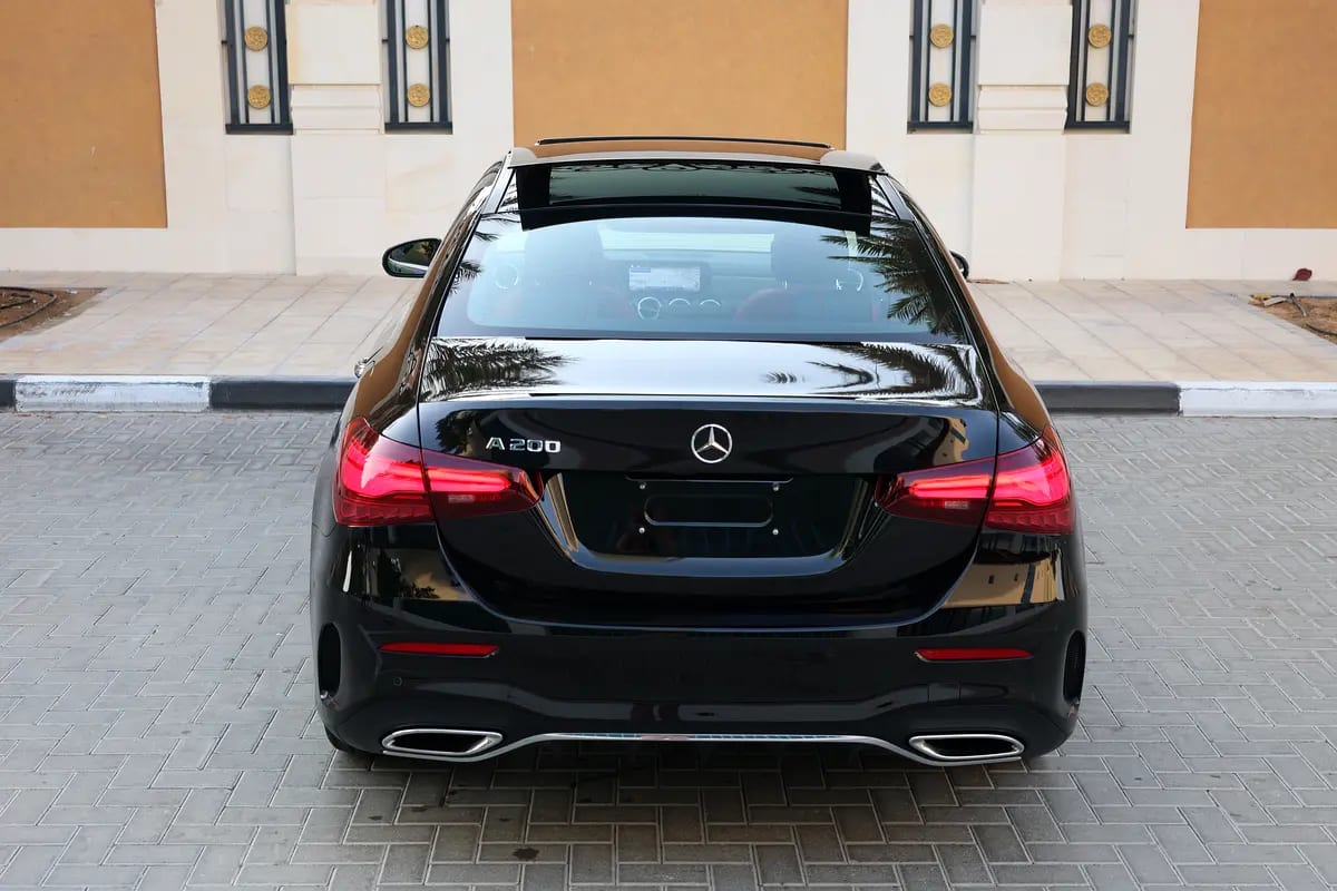 A200 AMG - GCC SPECS - UNDER WARRANTY / SERVICE CONTRACT 105,000 KM FROM GARGASH - ACCIDENT FREE - - Thumbnail 8
