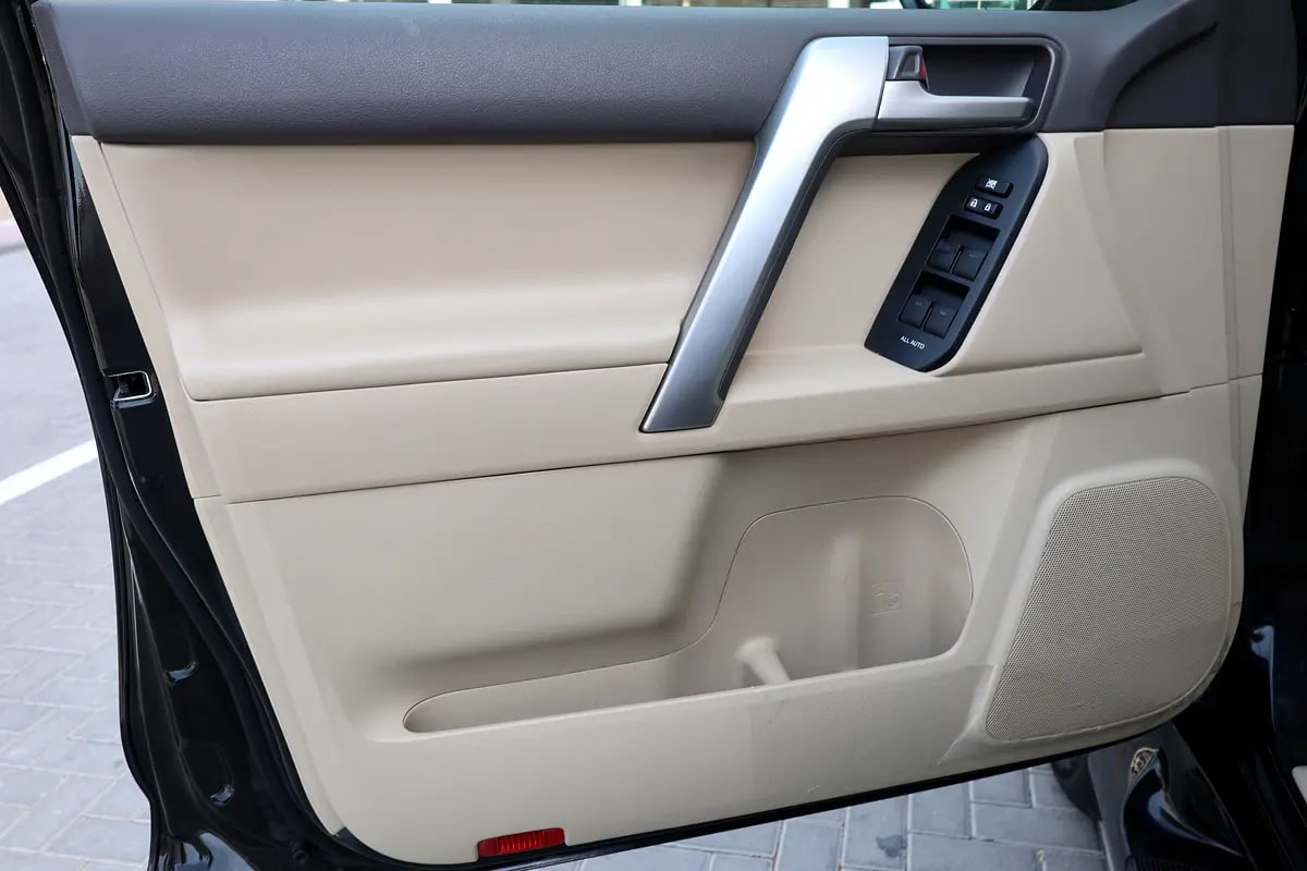 TOYOTA PRADO-ADVENTURE -2021-75000KM-GCC SPECS-EXCELLENT CONDITION - Thumbnail 8