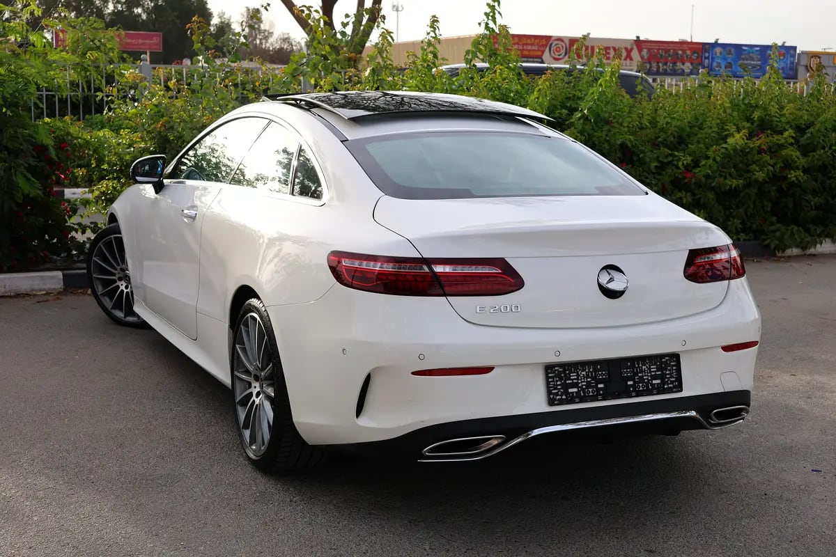 E200 COUPE - GCC SPECS - UNDER WARRANTY - FULL SERVICE HISTORY - ACCIDENT FREE - - Thumbnail 5