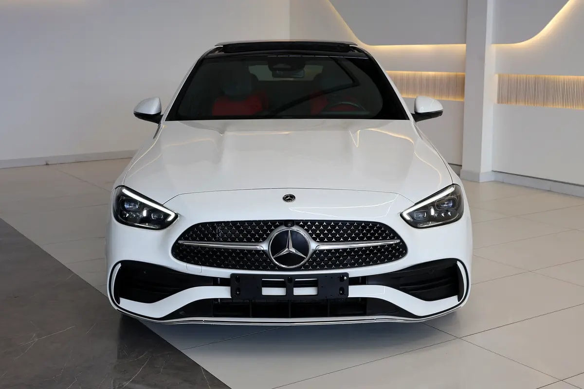 Pristine 2023 Mercedes-Benz C200 | GCC Specs | Low Mileage - Thumbnail 3