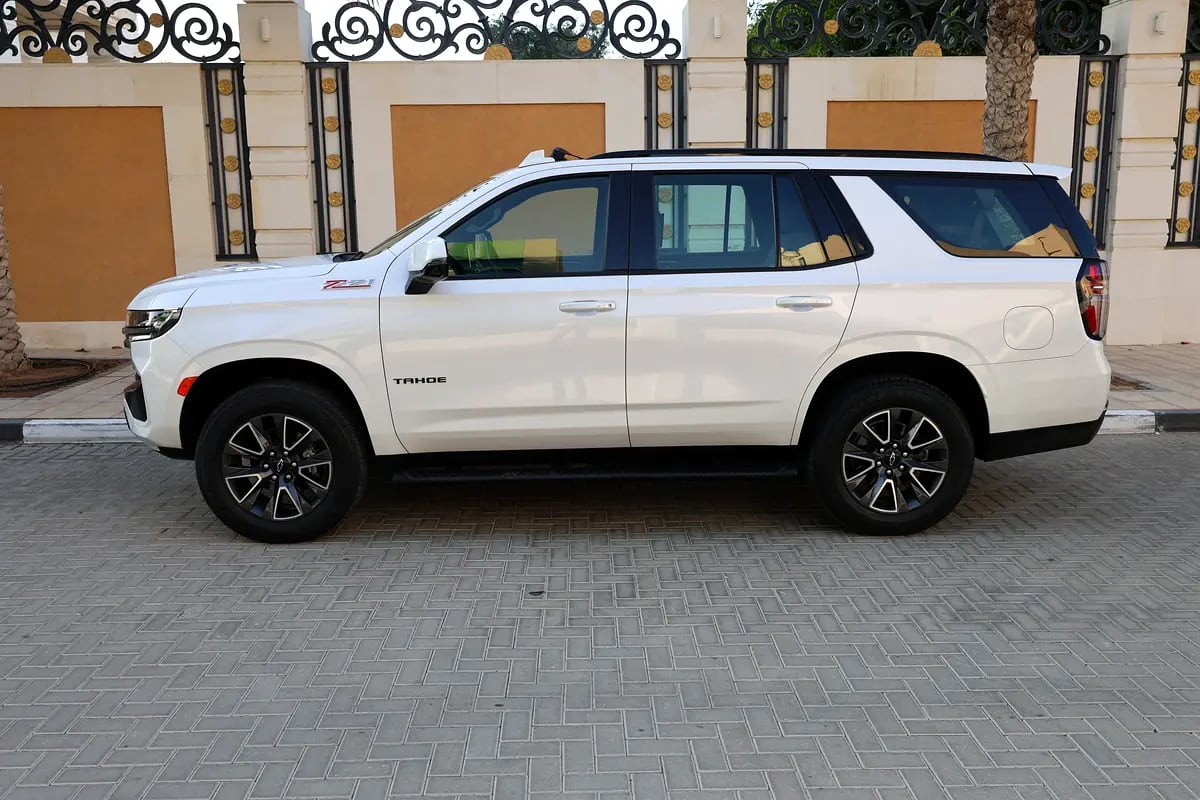 CHEVROLET TAHOE Z71-2022-76000KM-GCC SPECS-UNDER WARRANTY -EXCELLENT CONDITION - Thumbnail 5