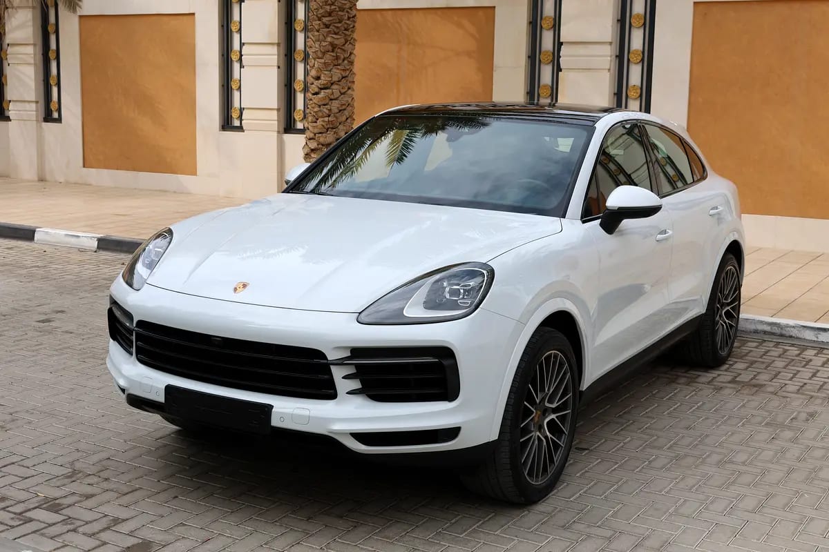2020 Porsche Cayenne Coupe -122000KM-GCC Specs - Excellent Condition under Porsche warranty - Thumbnail 5