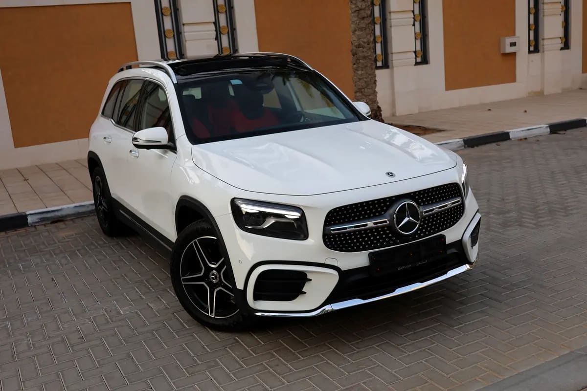 MERCEDES-BENZ GLB 250-2025-8000KM-GCC SPECS-UNDER WARRANTY  SERVICE FROM MRCEDES DEALER - Image 1