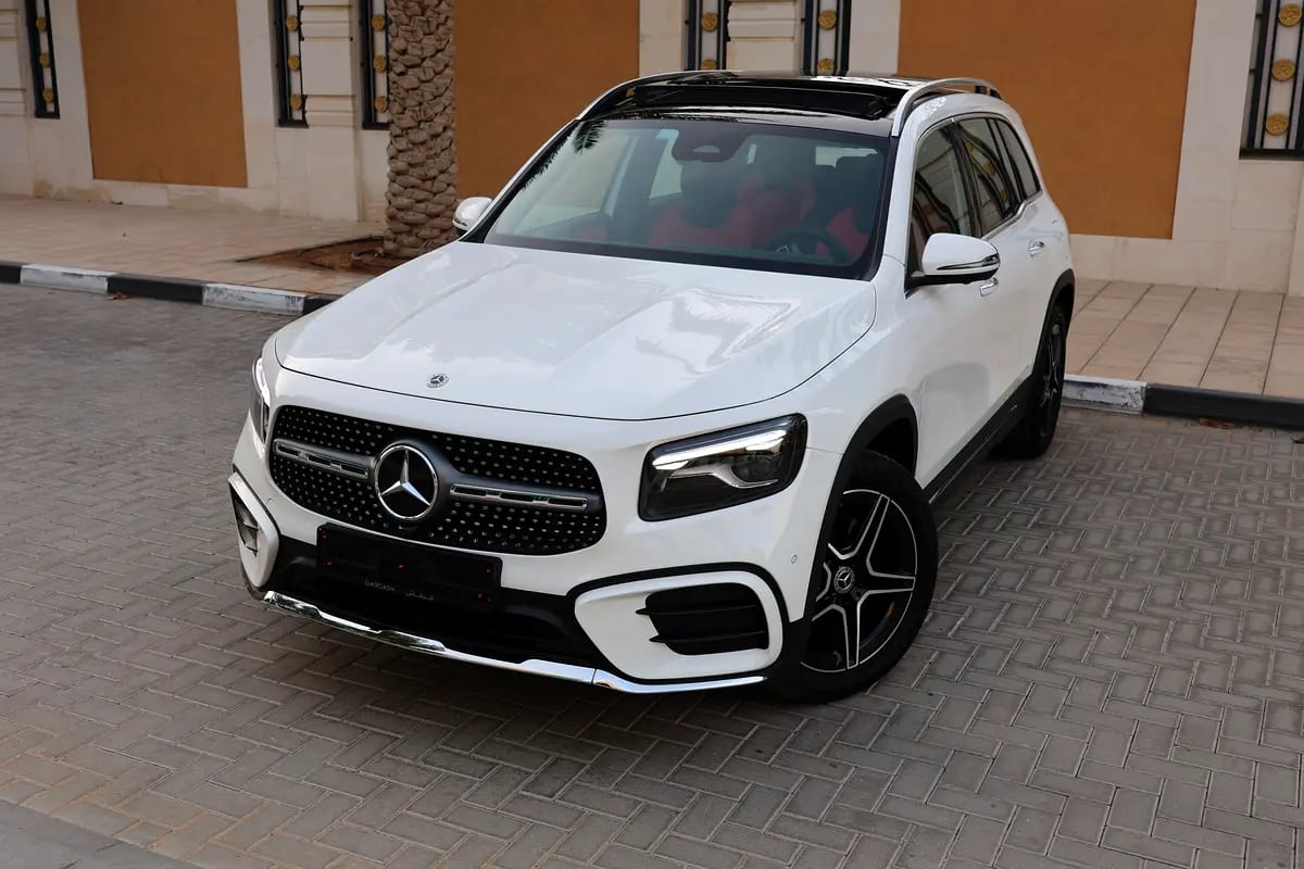 MERCEDES-BENZ GLB 250-2025-8000KM-GCC SPECS-UNDER WARRANTY  SERVICE FROM MRCEDES DEALER - Thumbnail 2