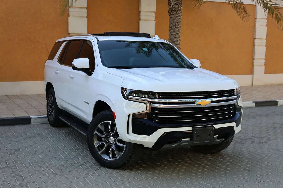 CHEVROLET TAHOE LT 4WD 5.3L V8 - GCC SPECS - UNDER WARRANTY / SERVICE 21-10-2027 - ACCIDENT FREE - - Thumbnail 2