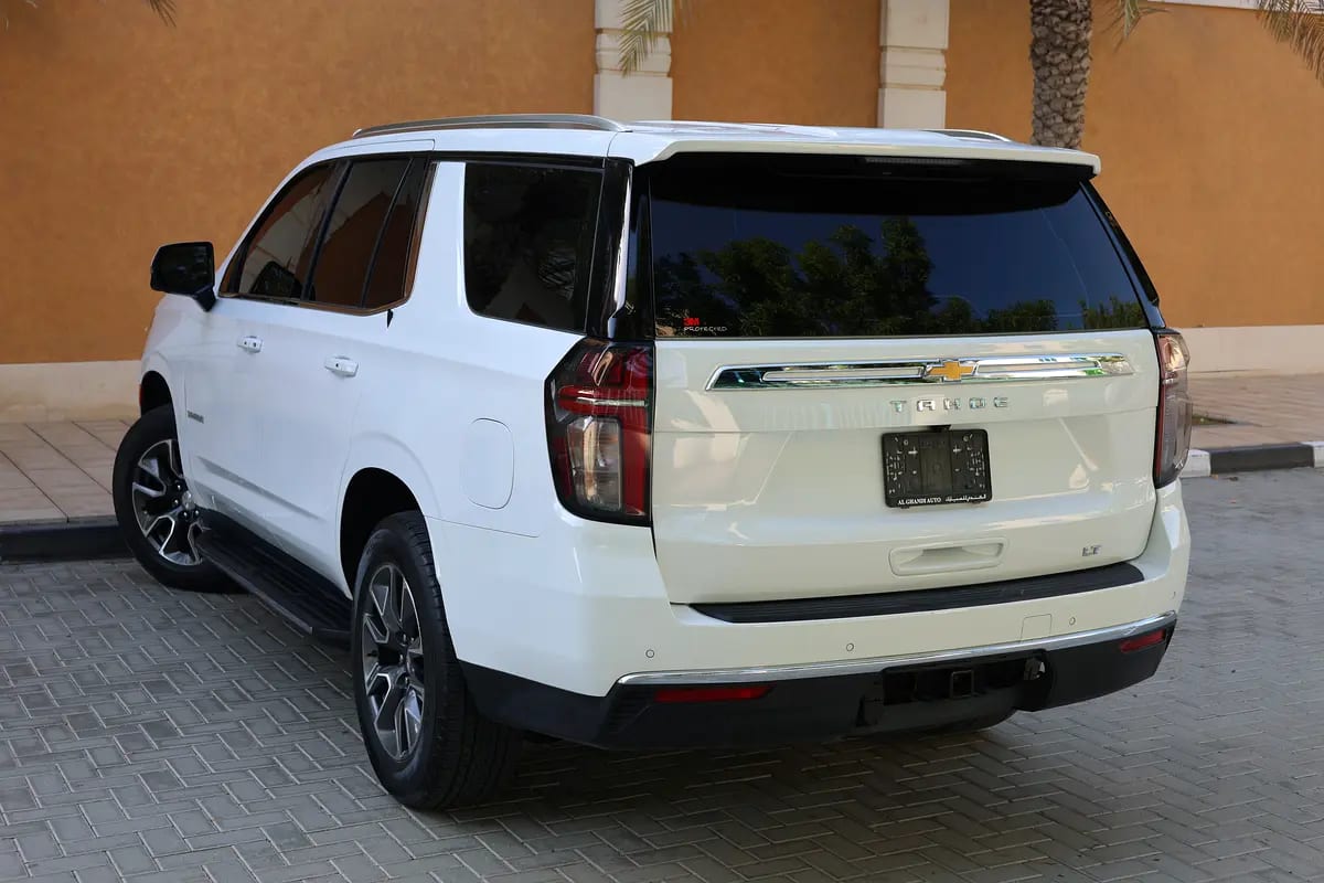 CHEVROLET TAHOE LT 4WD 5.3L V8 - GCC SPECS - UNDER WARRANTY / SERVICE 21-10-2027 - ACCIDENT FREE - - Thumbnail 5