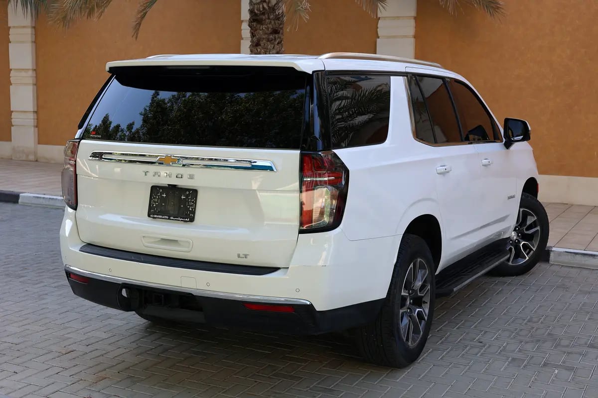 CHEVROLET TAHOE LT 4WD 5.3L V8 - GCC SPECS - UNDER WARRANTY / SERVICE 21-10-2027 - ACCIDENT FREE - - Thumbnail 6