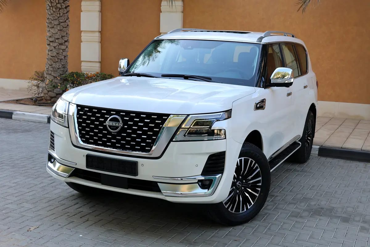PATROL V6 SE PLATINUM - GCC SPECS - PPF - WARRANTY AND SERVICE - ACCIDENT FREE - - Image 1