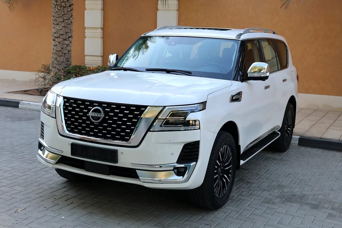 PATROL V6 SE PLATINUM - GCC SPECS - PPF - WARRANTY AND SERVICE - ACCIDENT FREE - - Thumbnail 3