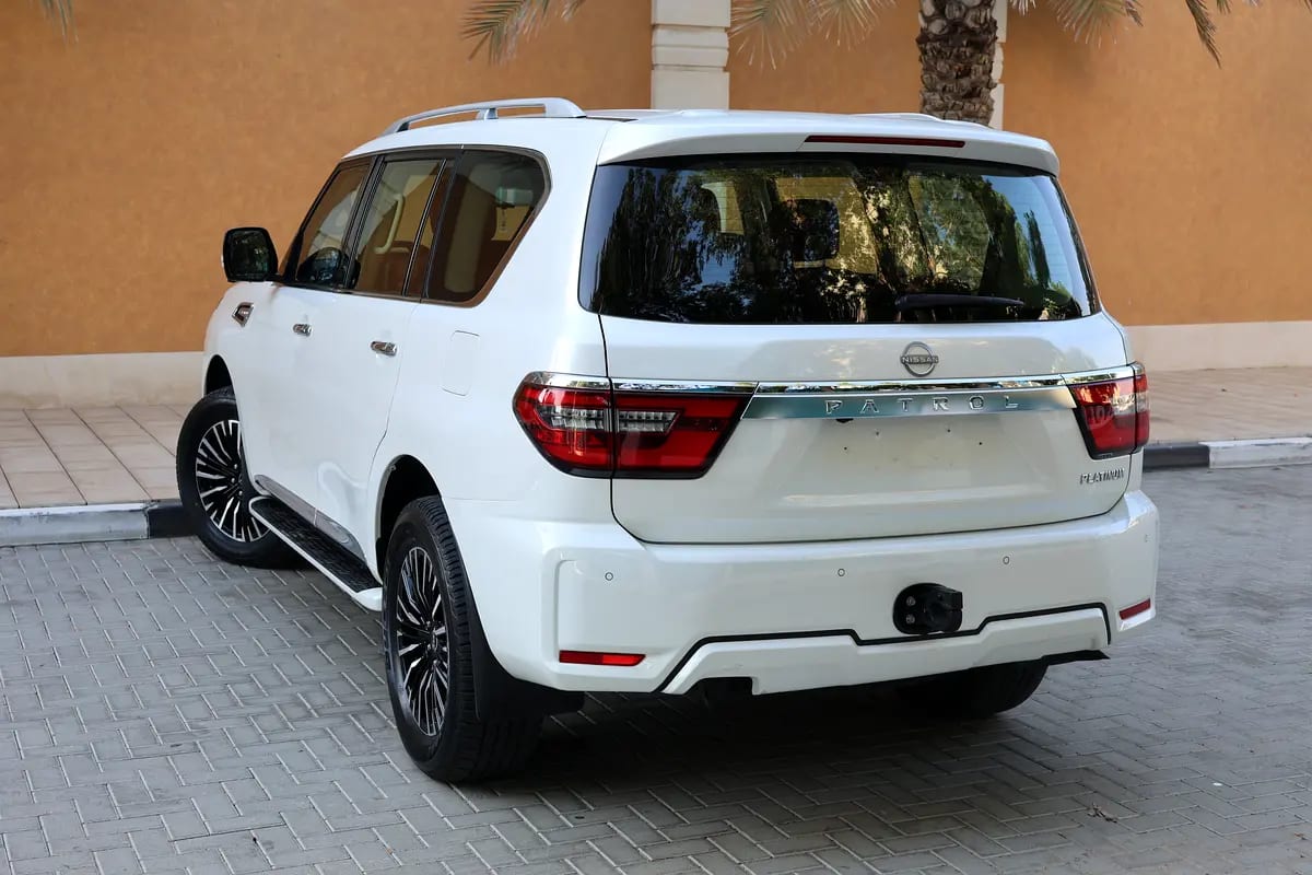 PATROL V6 SE PLATINUM - GCC SPECS - PPF - WARRANTY AND SERVICE - ACCIDENT FREE - - Thumbnail 5