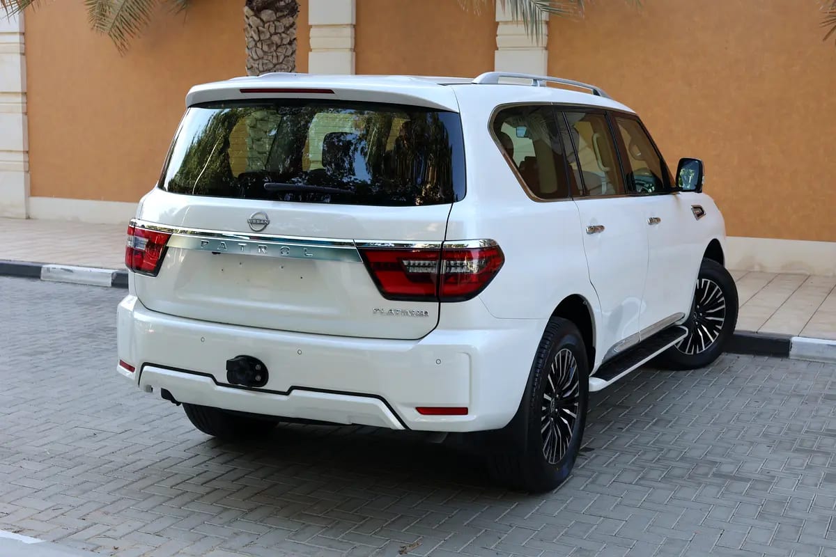 PATROL V6 SE PLATINUM - GCC SPECS - PPF - WARRANTY AND SERVICE - ACCIDENT FREE - - Thumbnail 6