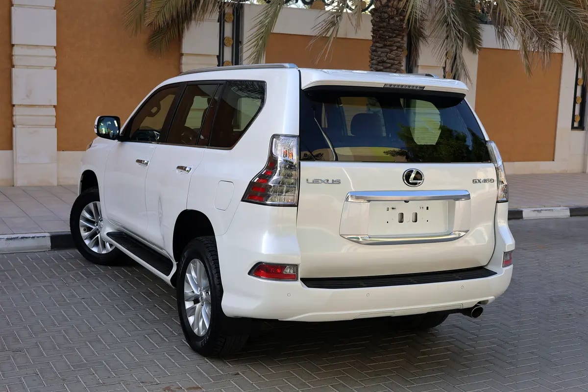 LEXUS GX460-PREMIUM-2023-54000KM-GCC SPECS -UNDER WARRANTY-EXCELLENT CONDITION - Thumbnail 3
