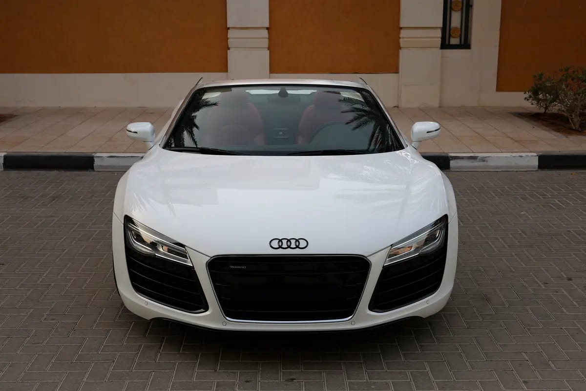 (2016) AUDI- R8 SPYDER -45000KM-GCC SPECS- PERFECT CONDITION - Thumbnail 7